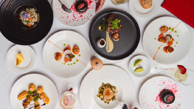 Pelayaran makan malam romantik menikmati matahari terbenam di Pelabuhan Sydney, Australia