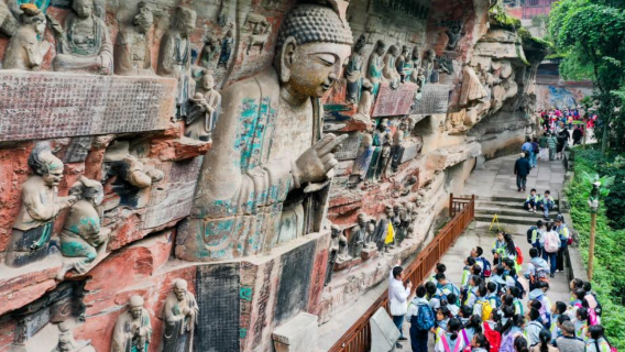 Excursion d'une journée approfondie aux sculptures rupestres de Dazu + sculptures rupestres de Beishan + musée à Chongqing avec option de prise en charge à domicile/petit groupe