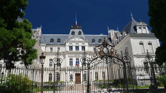 Lyon pergi-balik: Bandar Lama Annecy + Istana Pulau + Jambatan Cinta sewaan peribadi [tiket masuk tidak termasuk]