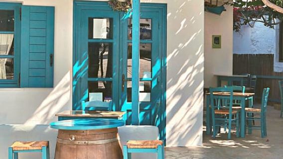 Mykonos Town: Food Walking Tour with Famous Tastings