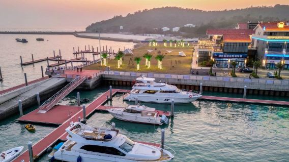 廣西北海冠嶺藍灣遊艇俱樂部帆船踏浪/觀光遊艇散拼包船(豪華遊艇·私人定製·海上超跑·商務接待·團建優選)