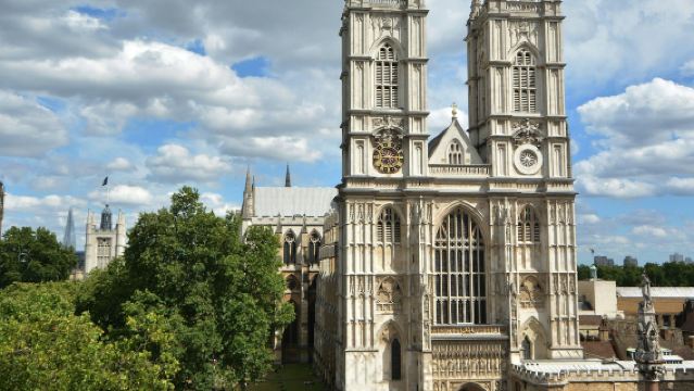 London: Guided Tour + Afternoon Tea at The Rubens at The Palace