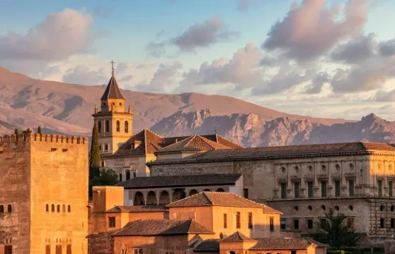 阿爾罕布拉宮 (Alhambra Palace) & 納斯瑞德宮 (Nasrid Palaces)：免排隊門票 + 導覽團