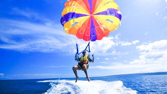 Excursion d'une journée en bateau rapide à Koh Larn depuis Pattaya, avec options de snorkeling, parachute ascensionnel, jet-ski ou plongée sous-marine