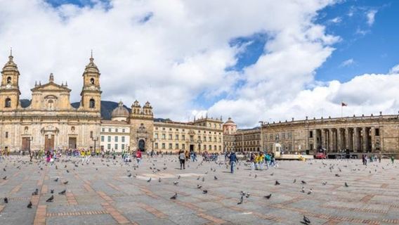 Bogotá: Barrio La Candelaria, Monserrate, Museo del Oro & Museo Botero Tour