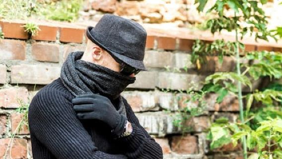 Interactive spy-themed city game with host-guide in Warsaw Old Town