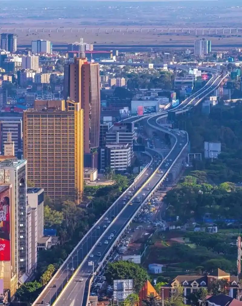 ケニア・ナイロビのジョモ・ケニヤッタ国際空港+送迎サービス（サイン持ち可）+市内貸切チャーター+カスタマイズ可能な旅程