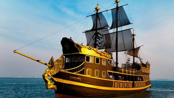 タイ・パタヤで体験するダイビング&シュノーケリング4時間【コーラン島ブラックパール号 レトロ木造船パイレーツボート フィッシングクルーザー サンセットプールパーティー ワンデーツアー】