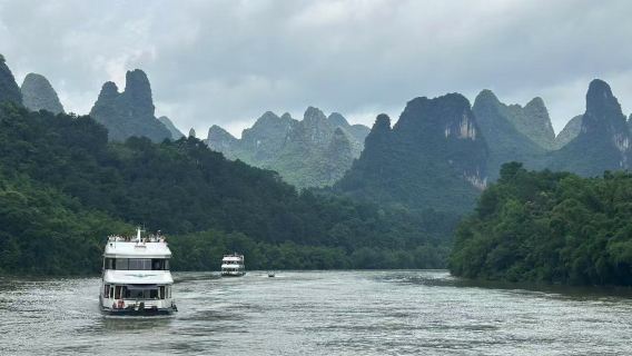 Guilin: 1-Day Li-River Cruise and Reed Flute Cave Private Tour