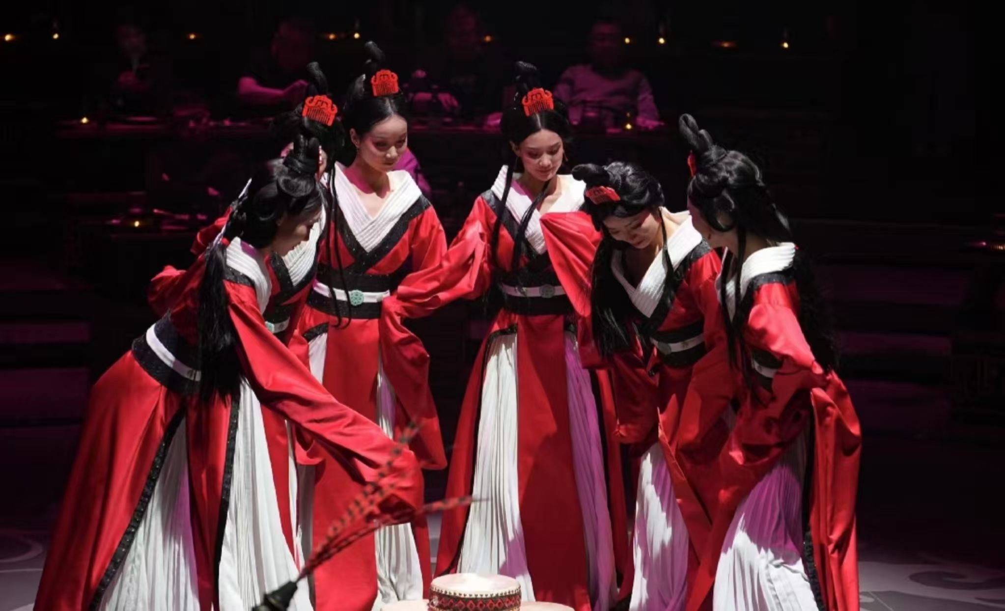 Handan, Hebei: Esperienza immersiva del banchetto imperiale "Zhaodu • Banchetto Cerimoniale" (esperienza storica e culturale dello Stato di Zhao + cucina imperiale + spettacoli di danza e musica antica + grande scena di banchetto cerimoniale)