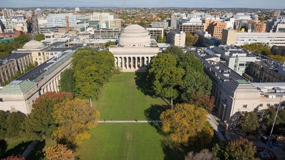 Из Бостона: дневной тур в Гарвардский университет, MIT и Фанеил Холл Маркетплас для малых групп
