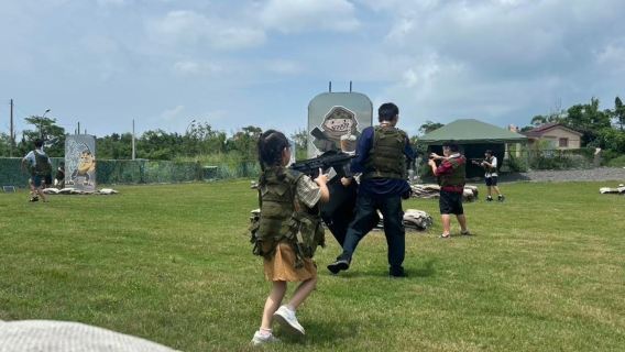 Xiaoliuqiu di Pingtung | Esperienza di sport all'aria aperta - Battaglia simulata con pistole ad acqua | Esercito solitario sul campo di battaglia di Xiaoliuqiu