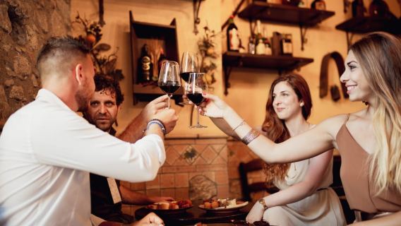 Taormina: Tour đi bộ ẩm thực và rượu vang chung hoặc riêng