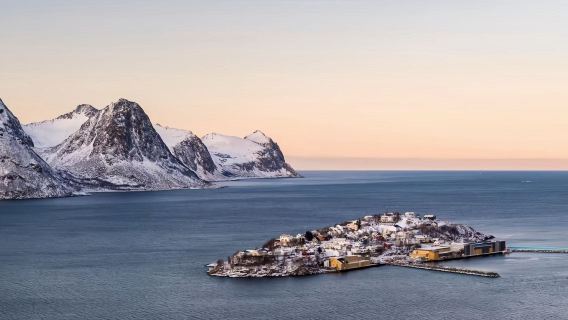 Tour di gruppo giornaliero alle meraviglie naturali di Senja in Norvegia | Andata e ritorno da Tromsø · 10 ore · Pranzo incluso