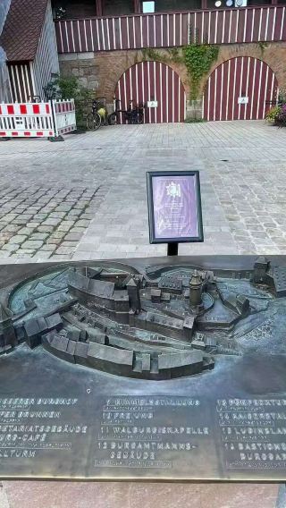1-day tour of Imperial Castle of Nuremberg + Nuremberg Frauenkirche + Rathausplatz