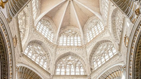 Silk Exchange, Church of San Nicolás & Cathedral: Guided Walking Tour