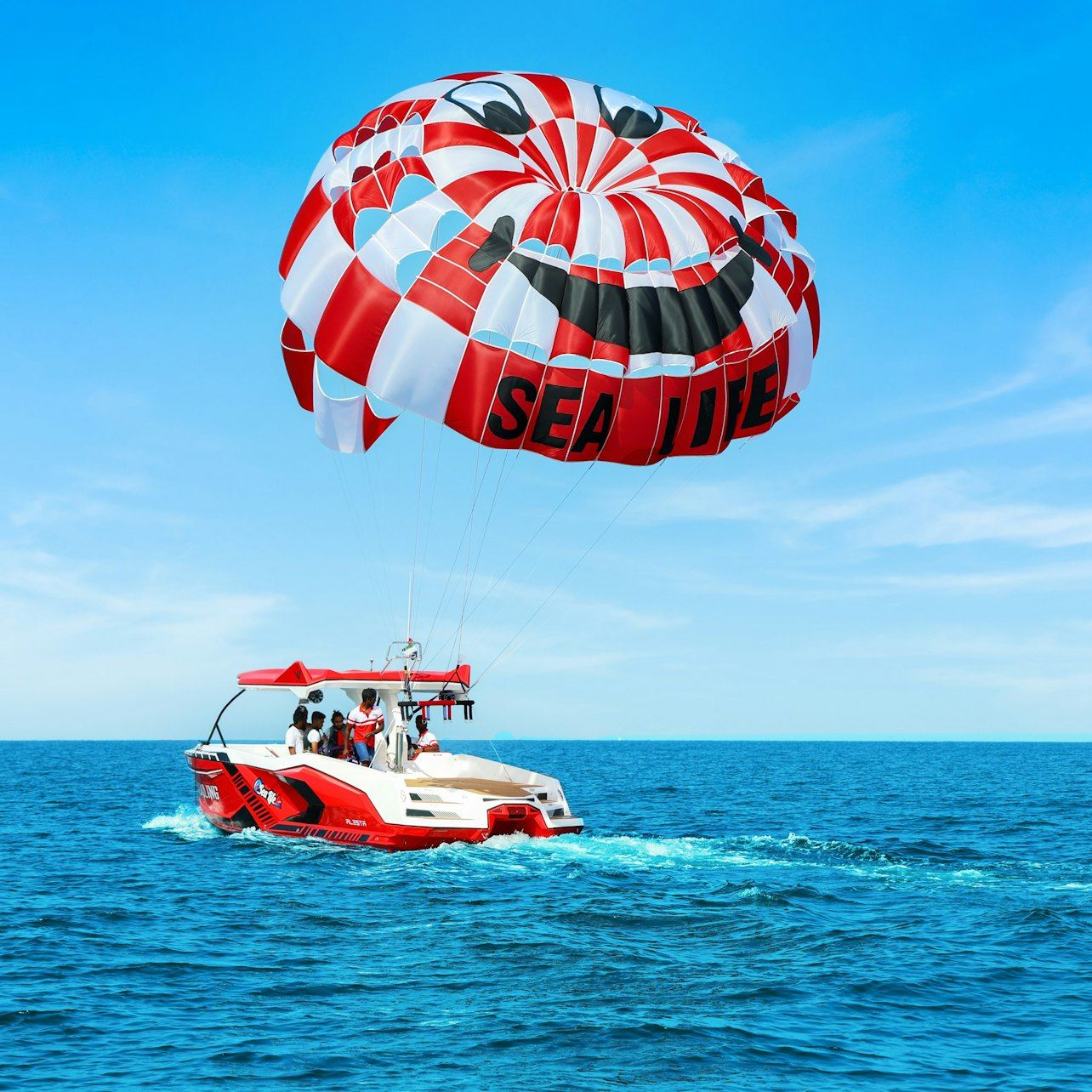 Dubai: Palm & JBR View Parasailing Experience