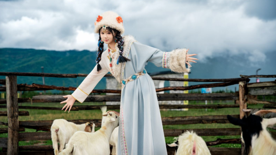 麗江古城旅拍【含來回接送+旅拍基地入場門票+資深旅拍攝影師/精美頭飾造型+服飾】