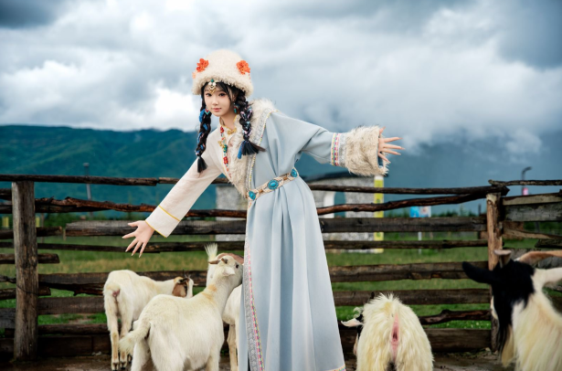 麗江古城Trip Moments【含來回接駁+旅拍基地門票+資深旅拍攝影師/精美頭飾造型+服裝】