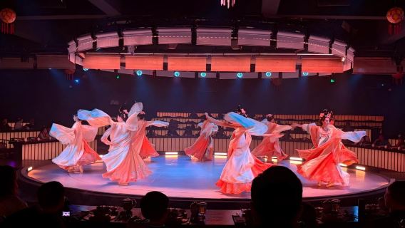 Dali Lisong Bankett: Kulturelle Eleganz vereint, den Charme des Cangshan-Gebirges und des Erhai-Sees genießen