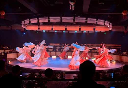 Dali Lisong Banquet: Blending Cultural Grace, Savoring the Charm of Cangshan Mountain and Erhai Lake