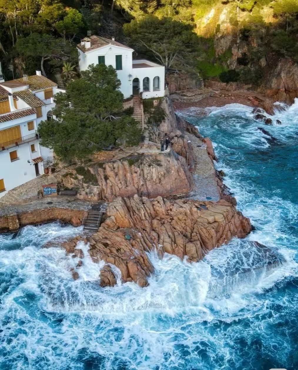 Barcelona Private Charter Day Tour [Tossa Castle & Costa Brava Adventure]