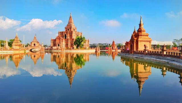 Ruili Private Chartered Tour: One Village, Two Countries + Moli Tropical Rainforest Scenic Area + Single Tree Forest + General Buddhist Temple + Jiegao Port