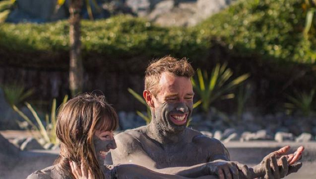 ニュージーランド・ロトルア：地獄の門地熱保護区と泥風呂体験｜自然の癒しを感じる