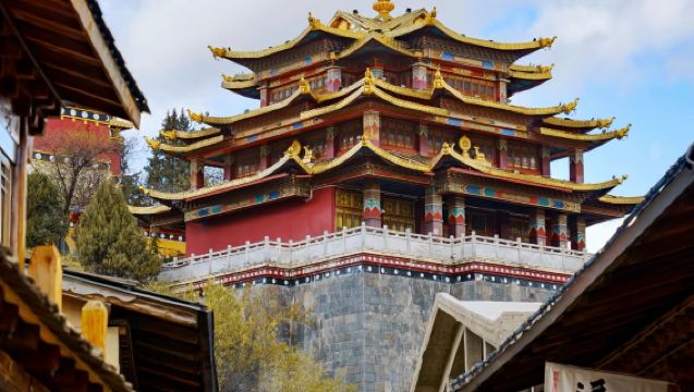 Lijiang Shangri-La 1-day tour + Dukezong Ancient Town + Tiger Leaping Gorge Scenic Area + Tusi Banquet + Napahai Lake