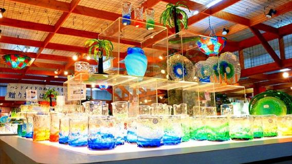 Okinawa glass house in forest: Experience the glass-making process!