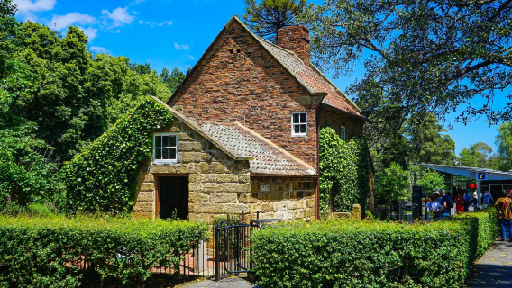 [Melbourne small group walking tour] Parliament of Victoria + Fitzroy Gardens + Cooks' Cottage