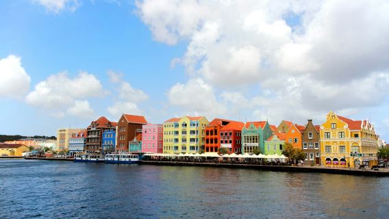 Passeio de Áudio pelos Destaques de Willemstad: Patrimônio Cultural e Maravilhas Históricas