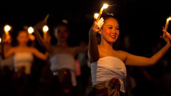 Festival de los Faroles Celestiales de Chiang Mai, 2025CAD, Thai Lanna/Universidad de Maejo/MCM. Diez mil personas rezan pidiendo bendiciones.
