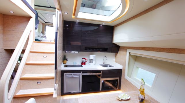 廈門五緣灣68呎豪華遊艇包船出海～支持海釣生日求婚高端商務接待