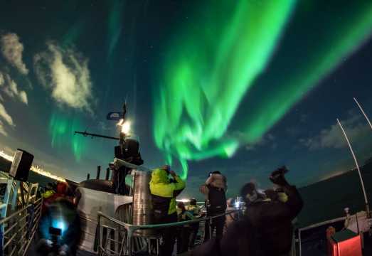 Reykjavik: 2-Hour Northern Lights by Boat with Backup Plan