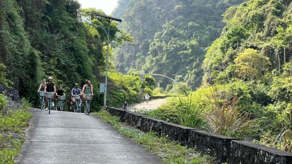 Cat Ba: Tagestour mit dem Boot inklusive: Kajak, Höhle, Fahrrad, Essen, Tickets