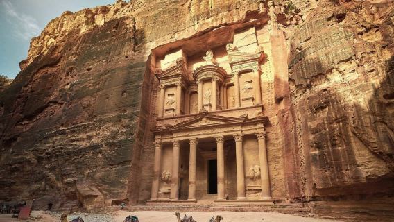 Sharm. Tour di un giorno a Petra + Tesoro con trasferimento + guida in inglese + biglietto d'ingresso + pranzo