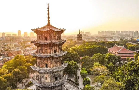 【含導遊導覽】福建泉州+南少林+洛陽橋+開元寺+蟳埔村一日遊