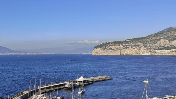 義大利那不勒斯新堡+ 維蘇威火山【中文專車-舒適純淨】