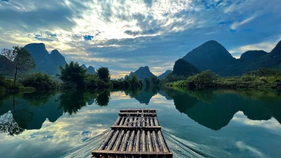 Excursion d'une journée à Guilin, Yangshuo, la rivière Yulong, la grotte Yinzi et le paradis terrestre avec option de Guide en anglais/français