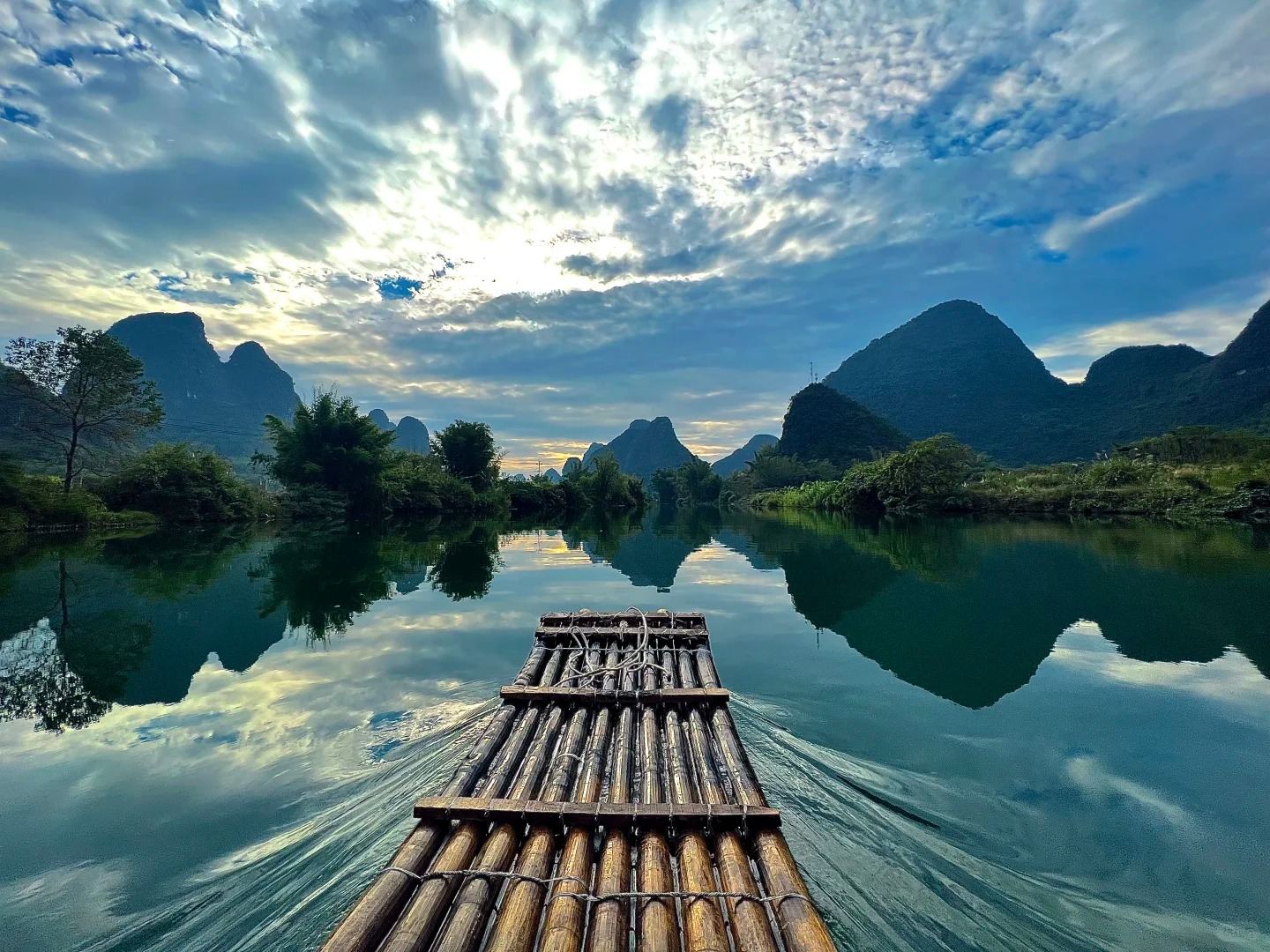 ทัวร์ 1 วัน กุ้ยหลิน + หยางซั่ว + แม่น้ำยูหลง + หินเงิน + แหล่งที่มาของ สามารถเลือกไกด์ภาษาอังกฤษ/ฝรั่งเศสได้