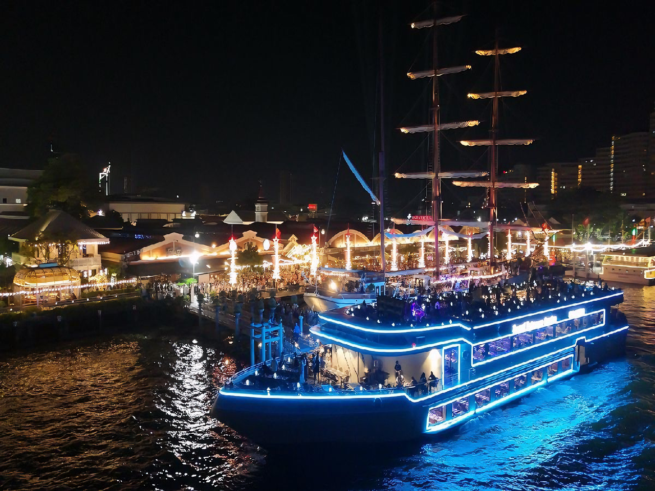 ROYAL PRINCESS Dinner Cruise at Asiatique The Riverfront Bangkok