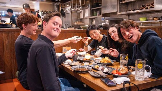 Tour dei bar di Shibuya (bevande illimitate + cena completa)