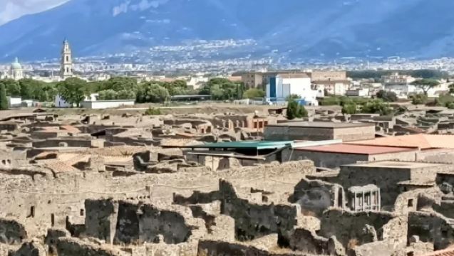 Italy Naples - Pompeii + Mount Vesuvius + Archaeological Park of Herculaneum - Private Charter - Premium Selection