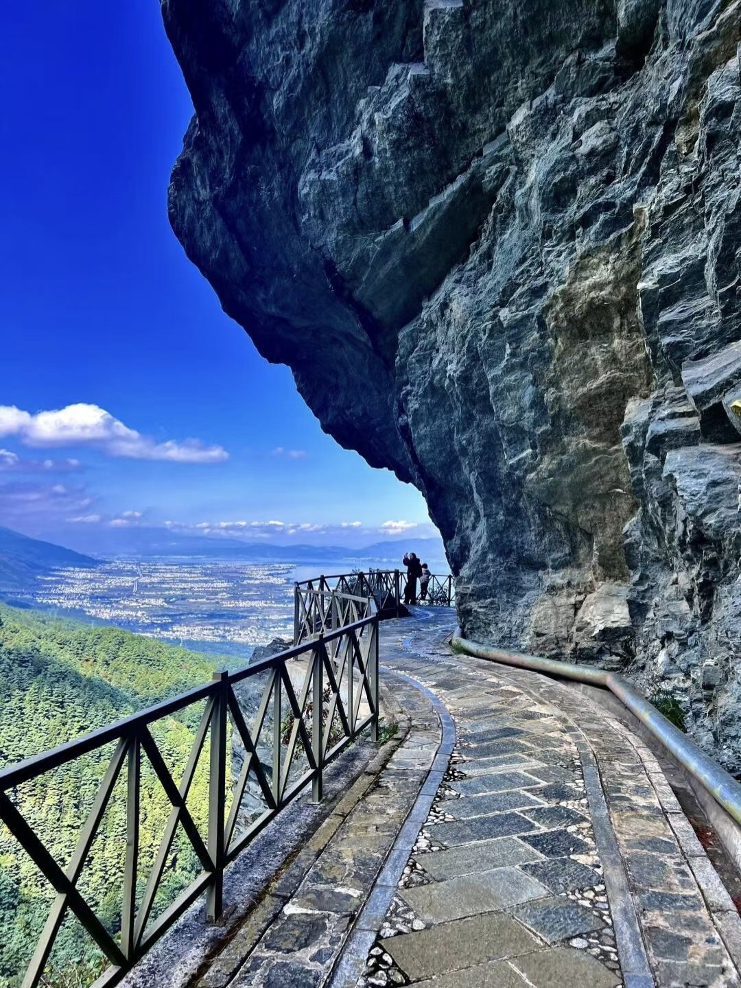 Dali "Giornata da Detective nella Natura": Esplorare luoghi segreti, cercare ghiacciai, vivere come un eroe