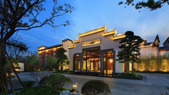 [Hefei Steigenberger Icon Hotel] Deluxe Garden/Lake View Room + Breakfast for Two + Happy Combo Ticket for Two to Hefei Sunac Land