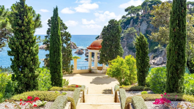 Blanes Botanical Garden + Tossa de Mar Viewpoint + Tibidabo Day Tour