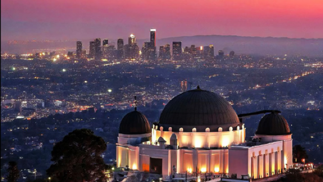 Customized Private Chartered Tour in Los Angeles: Griffith Observatory & Santa Monica Beach with Chinese Service