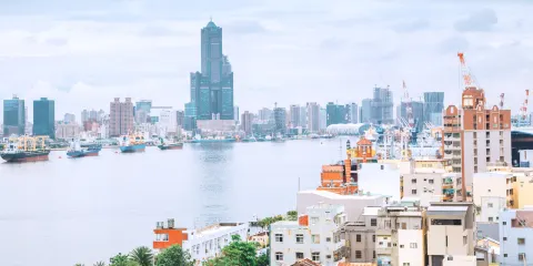 高雄輕旅行|蓮池潭祈願+旗津海景+愛河夜遊+六合觀光夜市下車