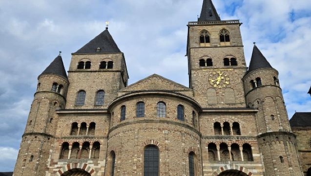 比利時布魯塞爾來回盧森堡-憲法廣場+迪南小鎮一日遊